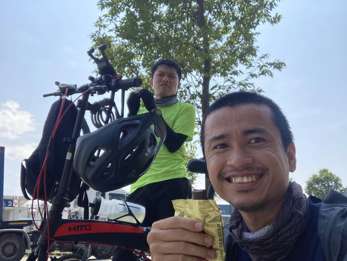 Hoang and I recharging our energy again somewhere in the Tuas industrial area