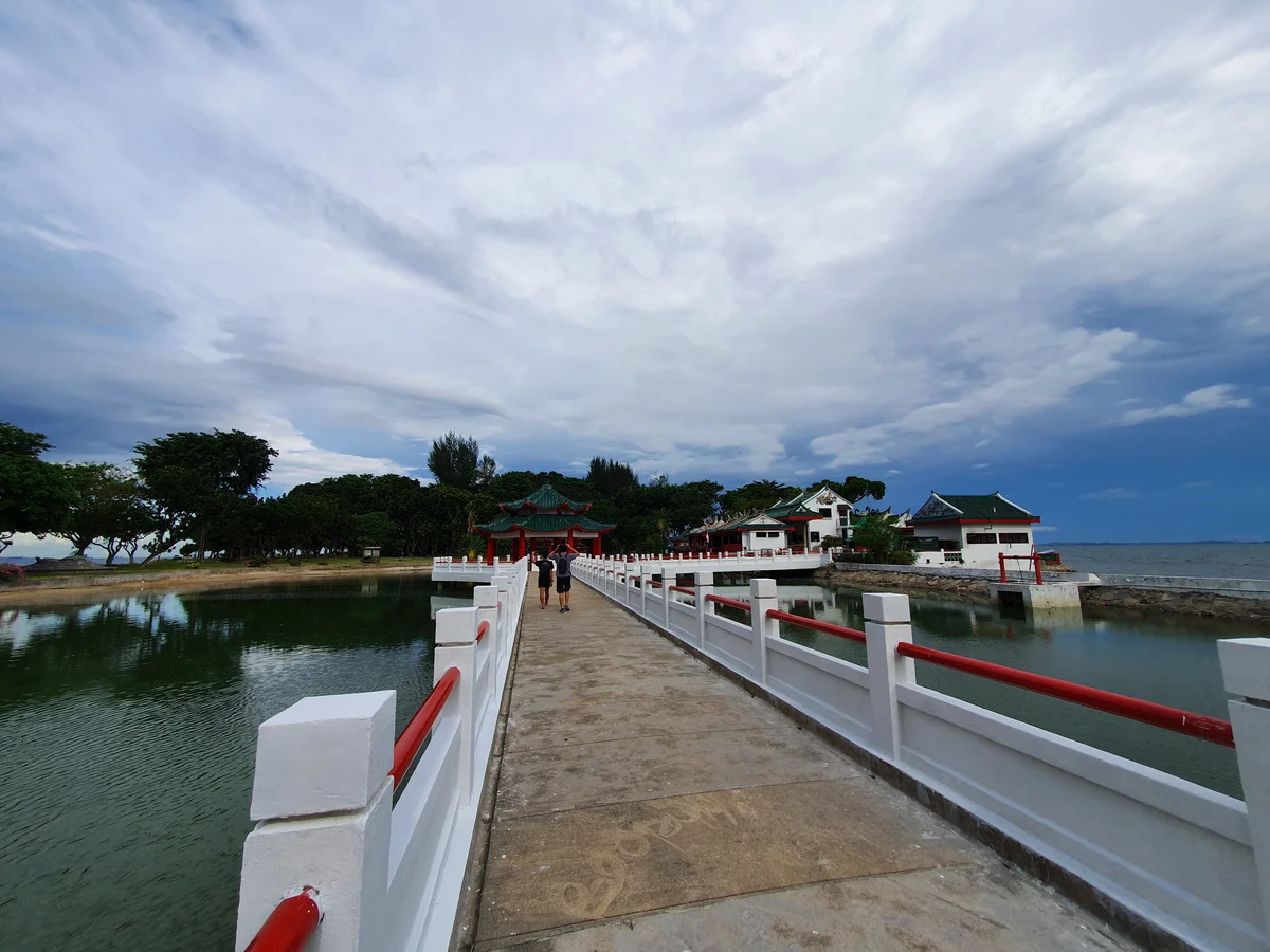 Hoang and Quang taking photos at Kusu Chinese Temple.
